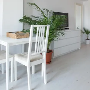 Airport - 5 Mins From Airport Апартаменты Отопени